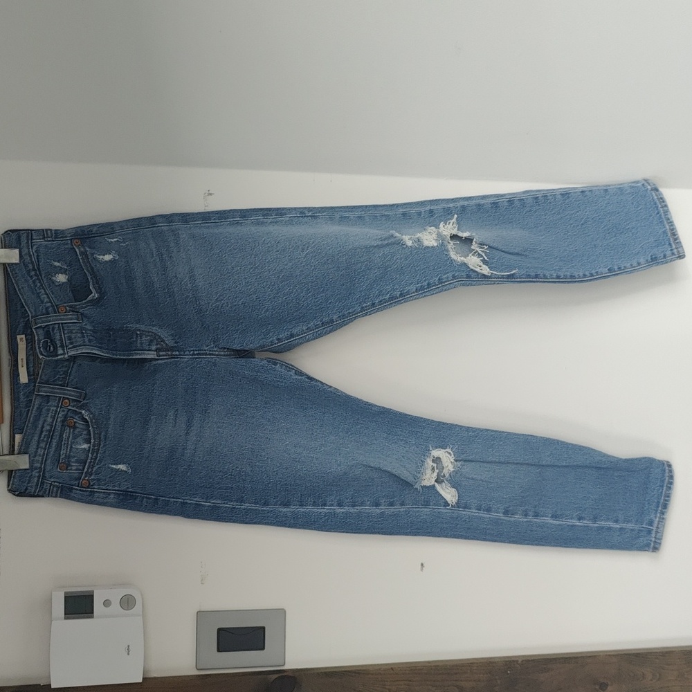 Levis wedgie size 26